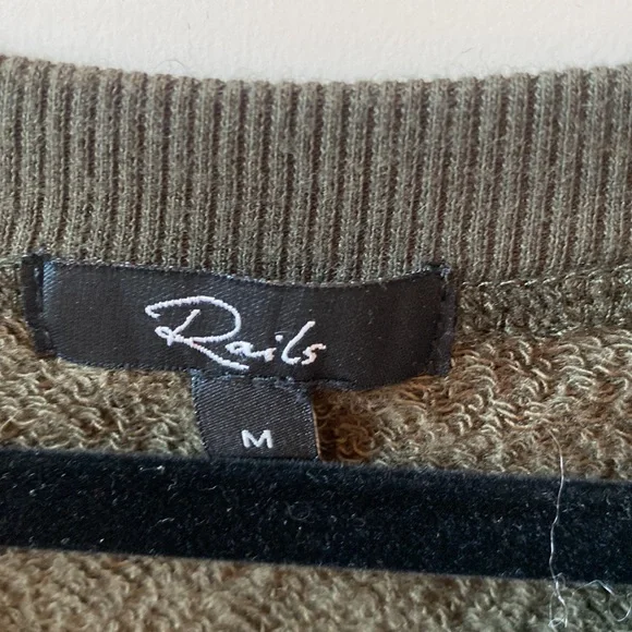 Army green leopard print sweatshirt - Picture 2 of 4